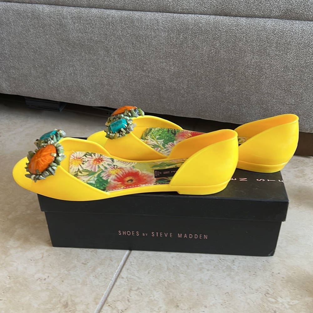 NEW Steven by Steve Madden. Size 9. Jellys Yellow - Picture 3 of 7